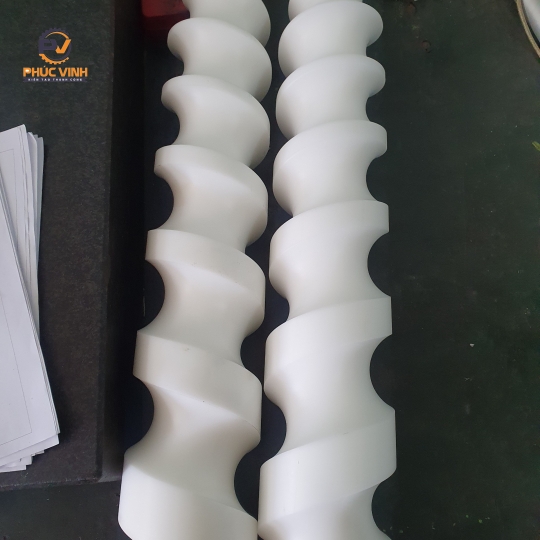 Gia Công Phay CNC 4 Trục Trục Vít Tải Chai
